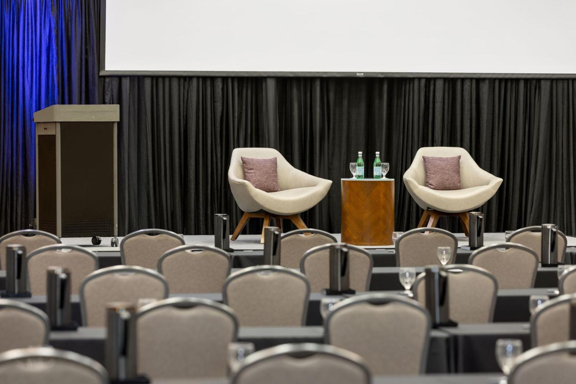 Courtyard By Marriott Omaha Bellevue At Beardmore Event Center Екстер'єр фото