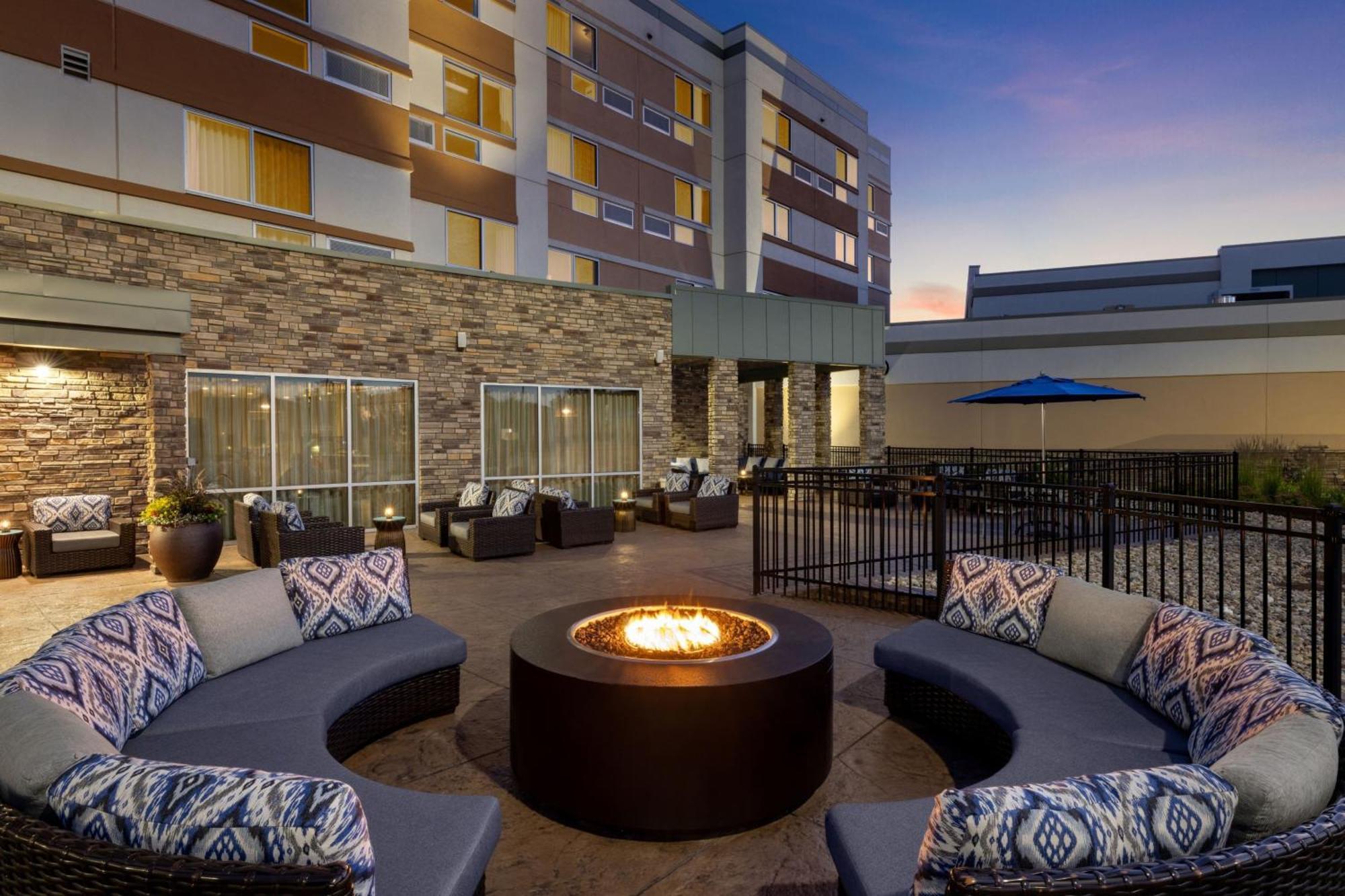 Courtyard By Marriott Omaha Bellevue At Beardmore Event Center Екстер'єр фото